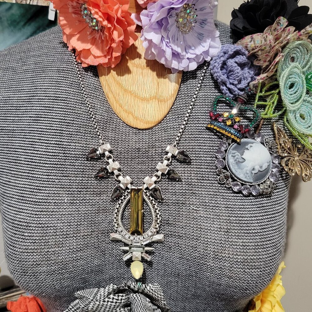 Stella & Dot Eclipse Statement Necklace-Can be 18” or 31” - Picture 10 of 12